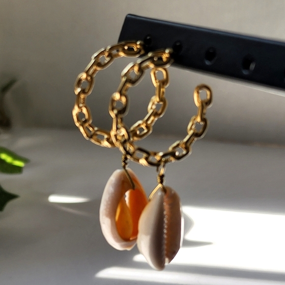 Gold Chain Hoops with Dangle Seashell - Picture 5 of 5